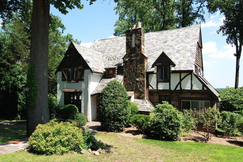 MLS #/Web ID: 2697113