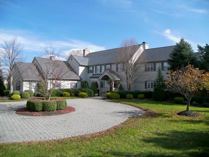 4 POND VIEW COURT