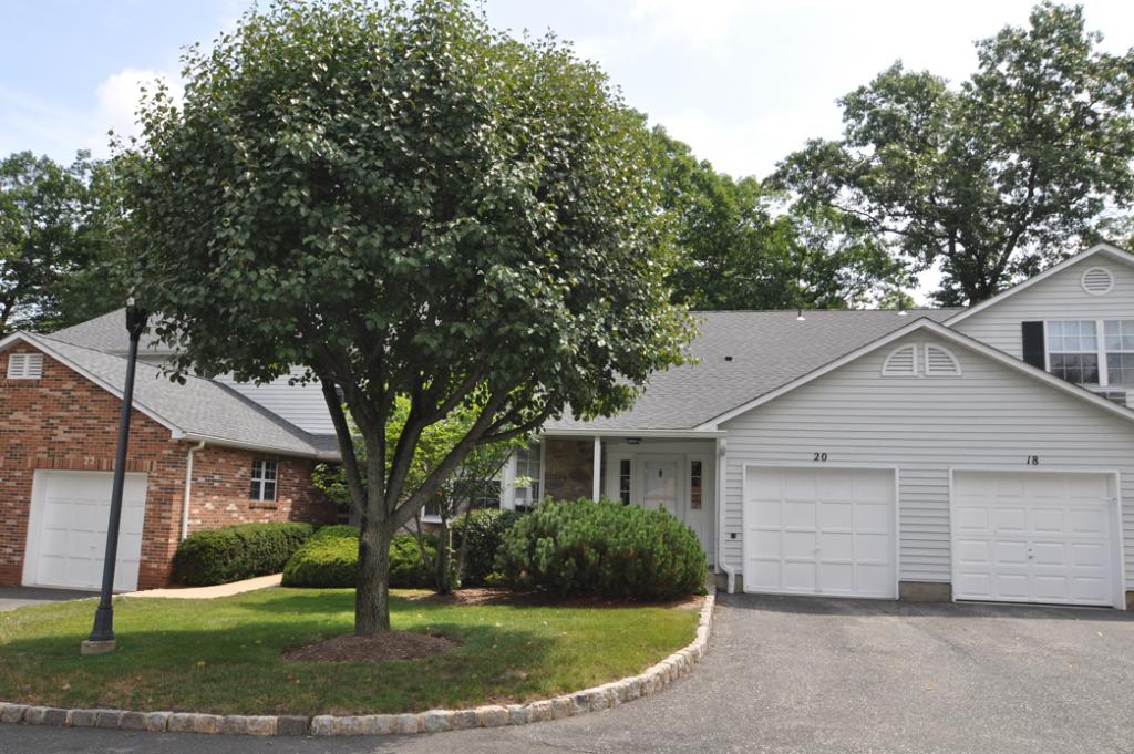 MLS #/Web ID: 2702313