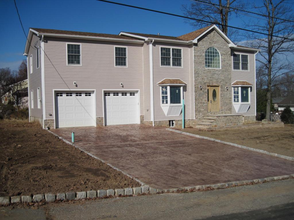 MLS #/Web ID: 2706413