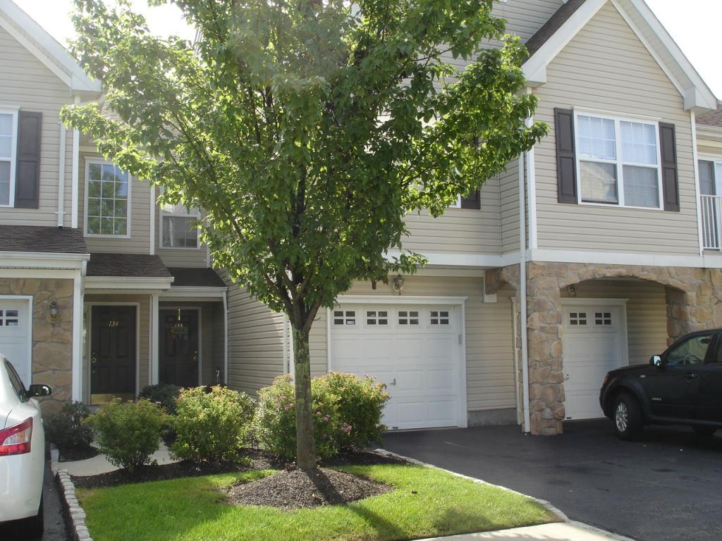 133 MOUNTAINSIDE DR