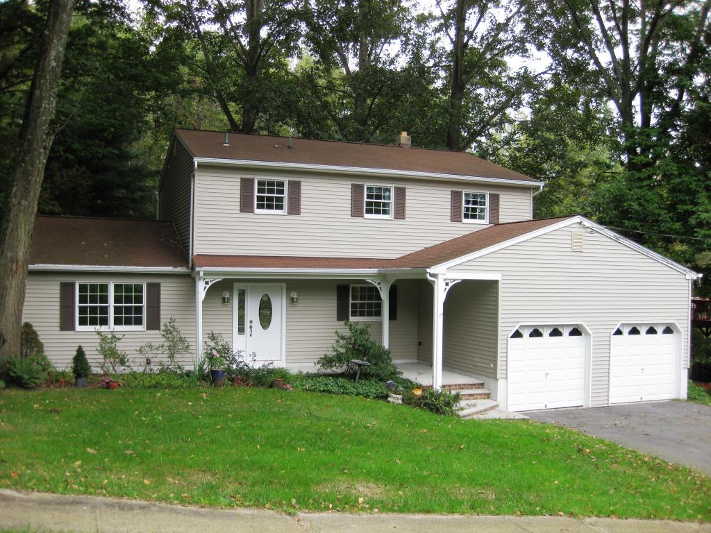 10 EAST DR