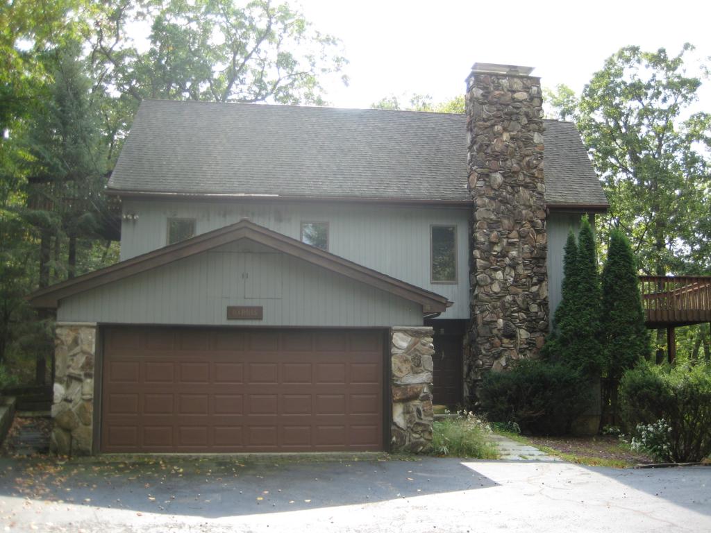 18 E SHORE RD (Lakefront)
