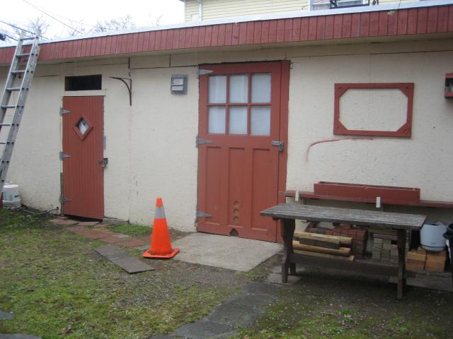 596 VAN HOUTEN AVE