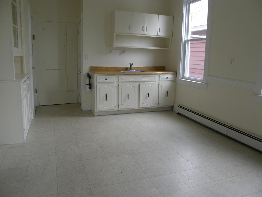 596 VAN HOUTEN AVE
