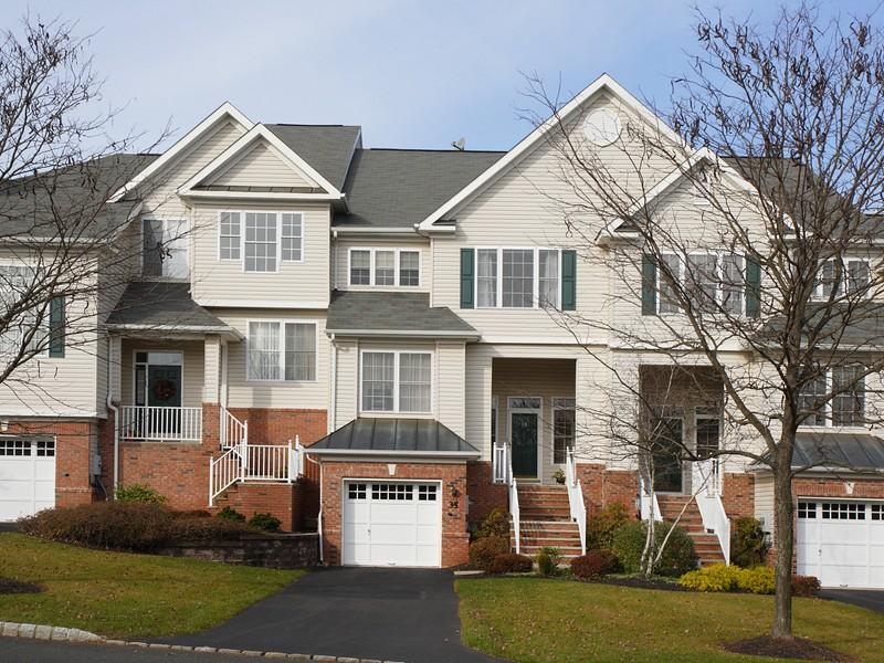 MLS #/Web ID: 2724013