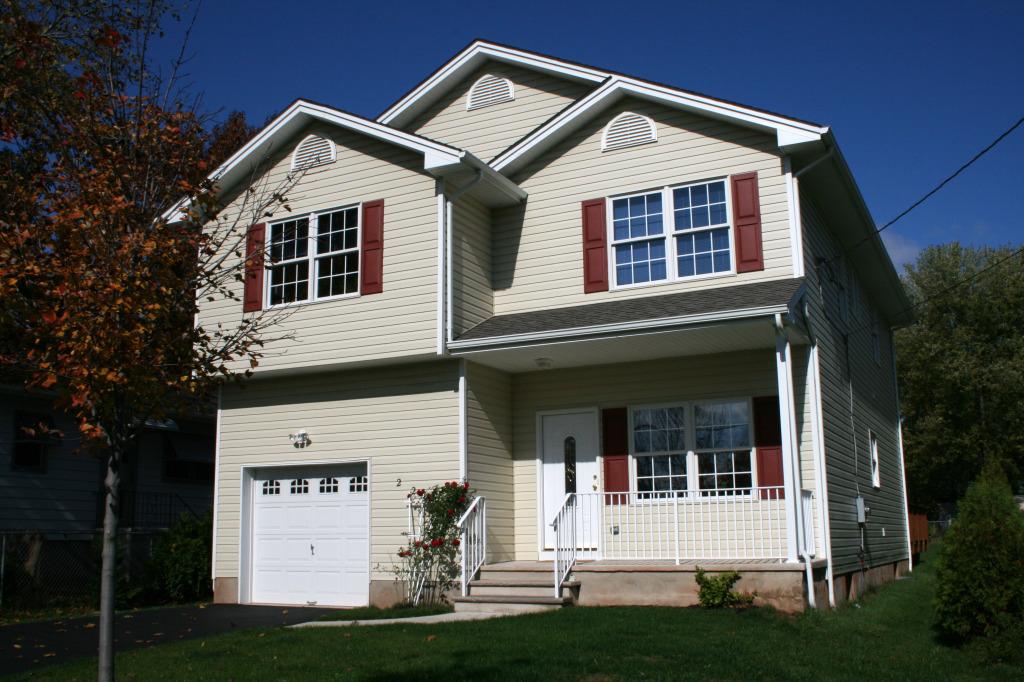 82 LEGHORN AVE