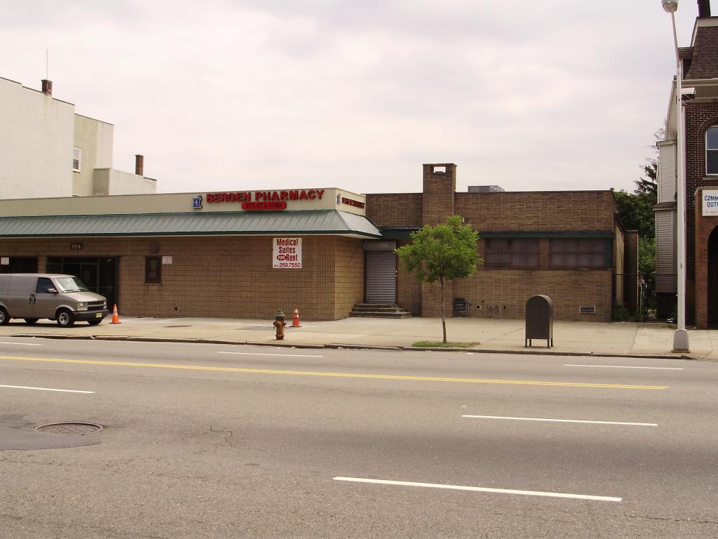 194 CLINTON AVE