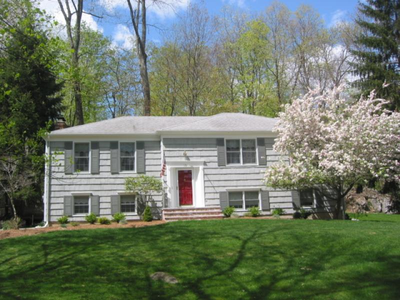 15 SHADY LN