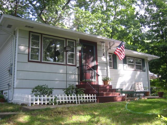 2 E MAPLE AVE