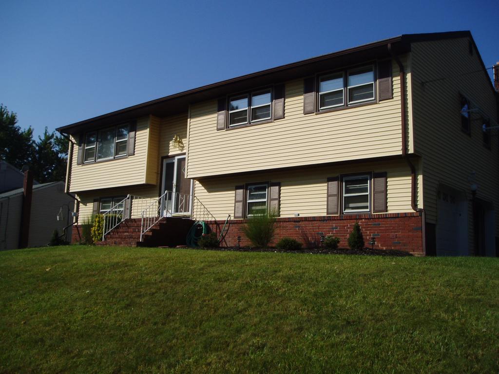 MLS #/Web ID: 2705115