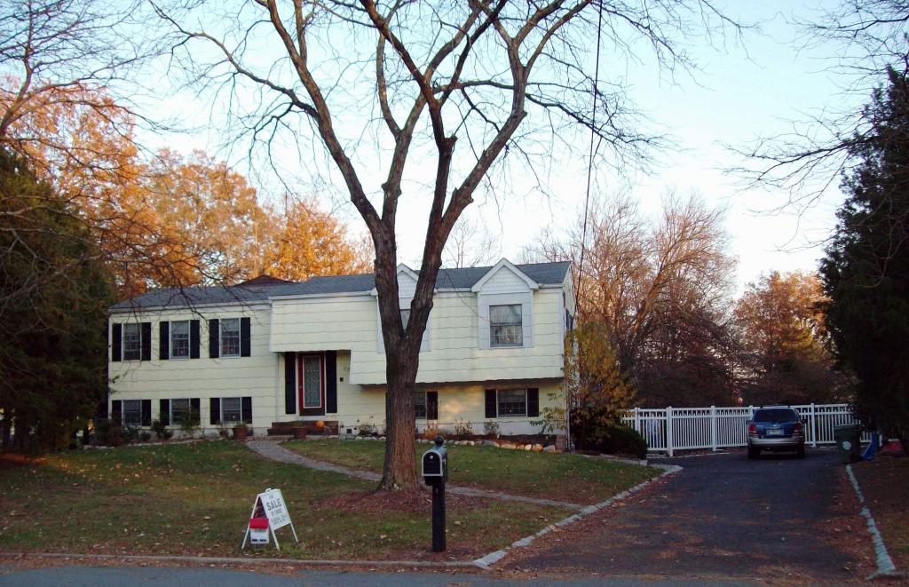 MLS #/Web ID: 2730015