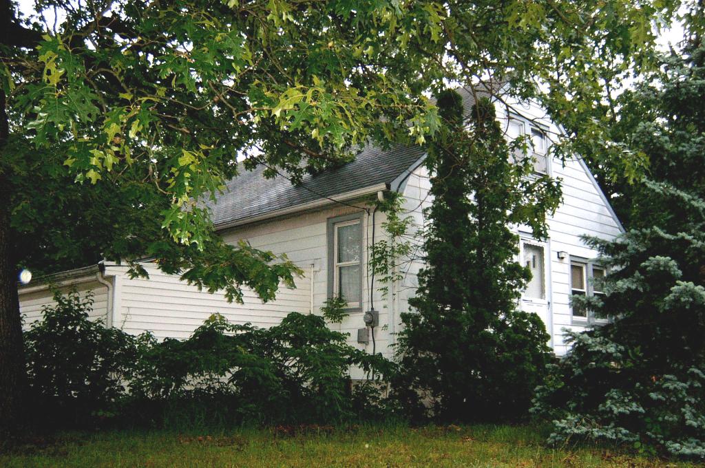 998 ENGLISHTOWN RD