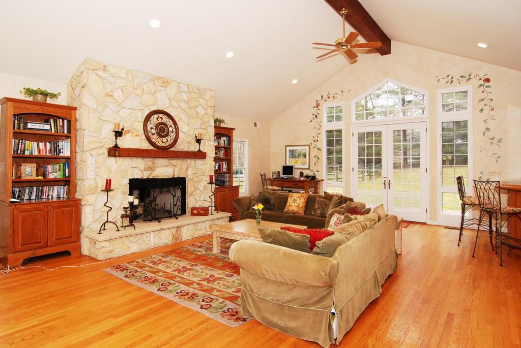 10 LOWERY LN