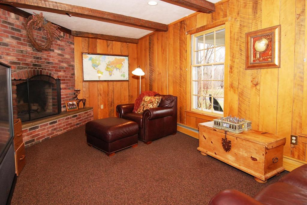 10 LOWERY LN