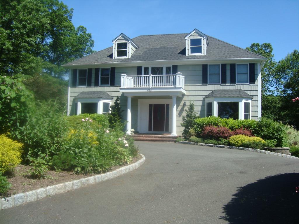 MLS #/Web ID: 2697416