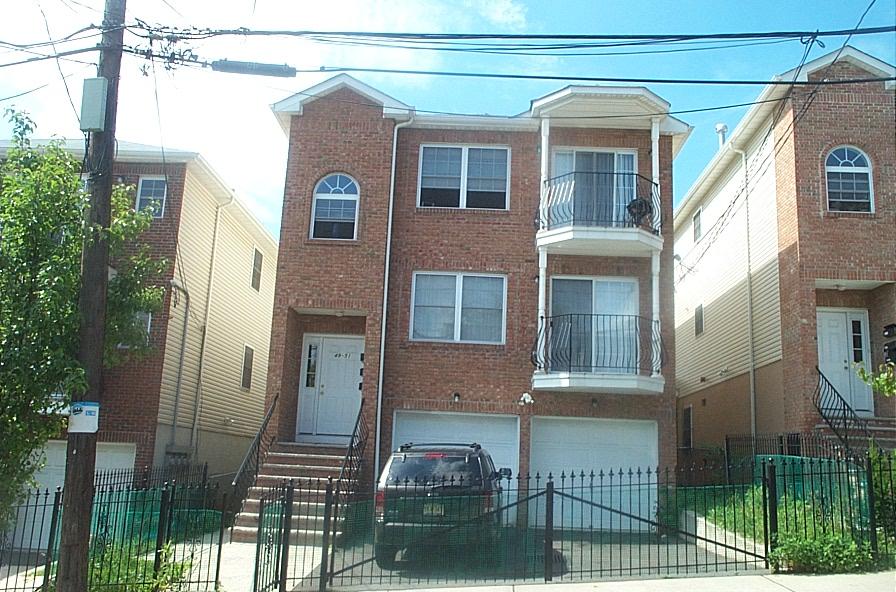 MLS #/Web ID: 2698716