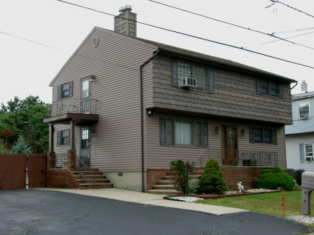 136 S ROBERT ST