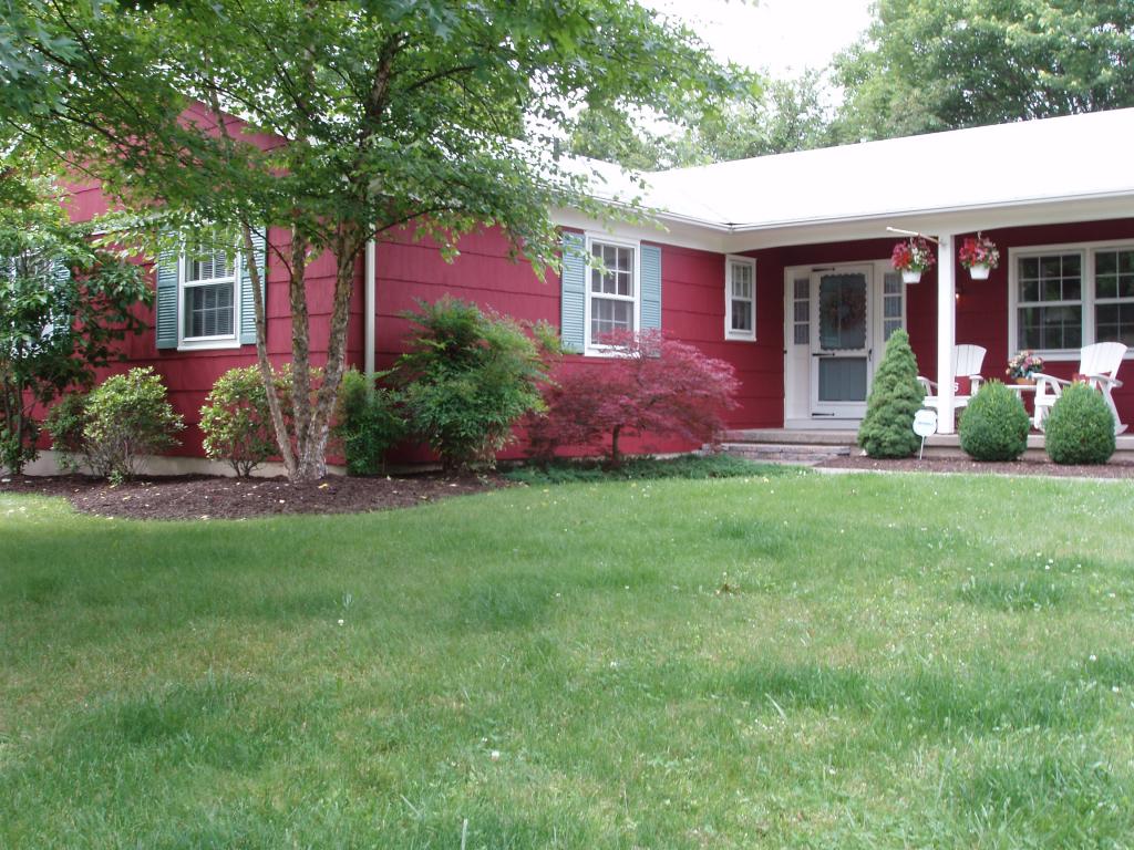 17 HILLCREST LN