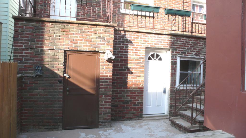 44 BEACON AVE 1R