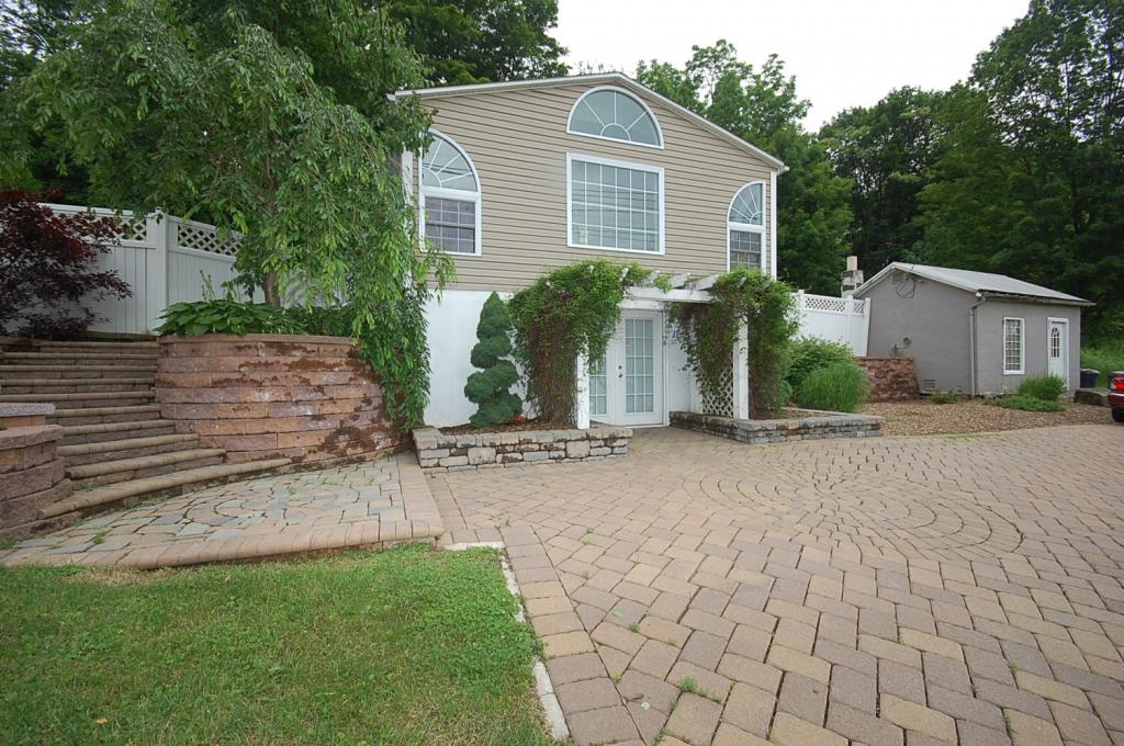 MLS #/Web ID: 2691717