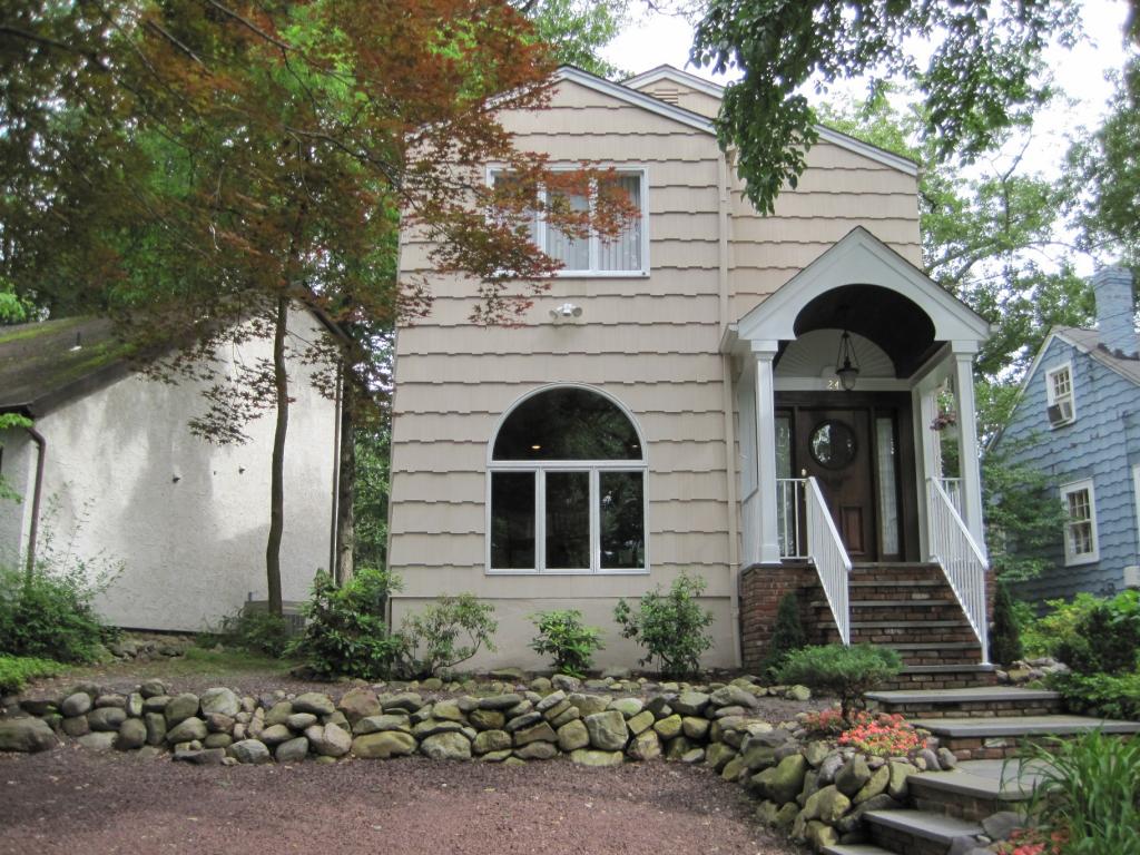 MLS #/Web ID: 2694017