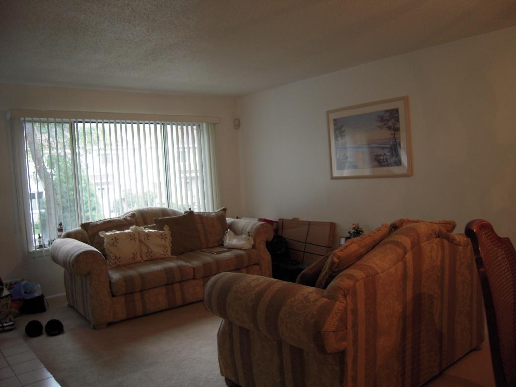 7 WOODLAND  DR