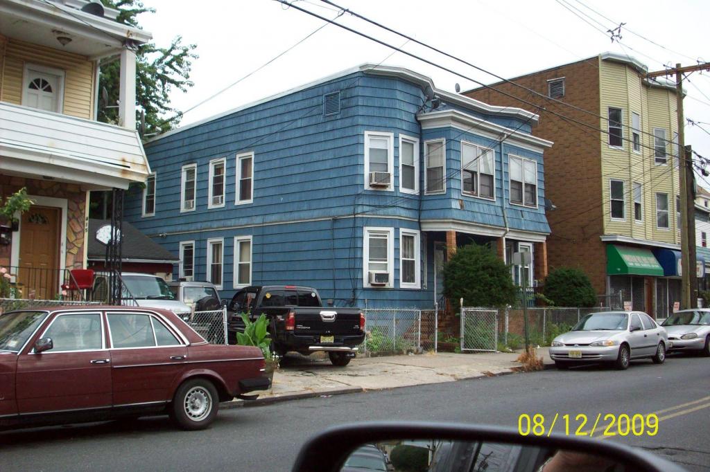 419-421 E 18TH ST