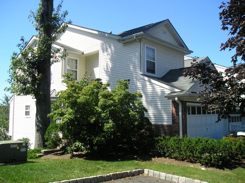 MLS #/Web ID: 2710317
