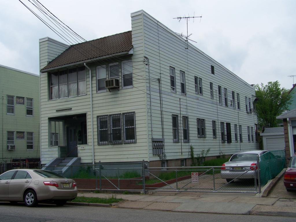 116-118 E 32ND ST