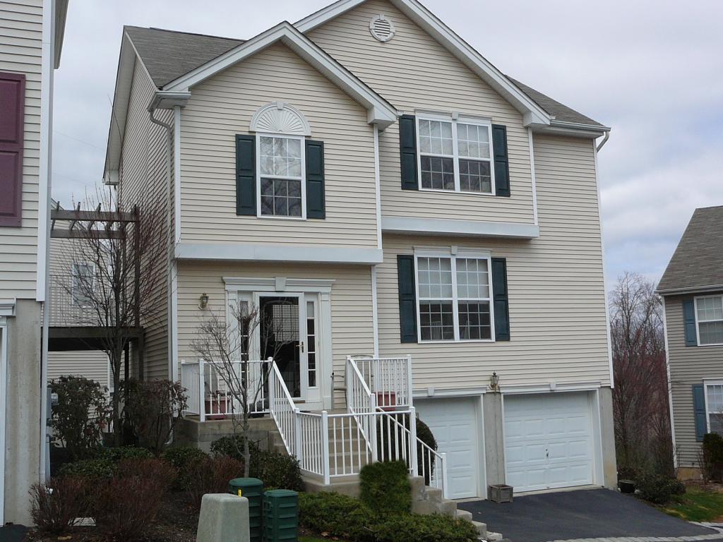 44 BROCK LN