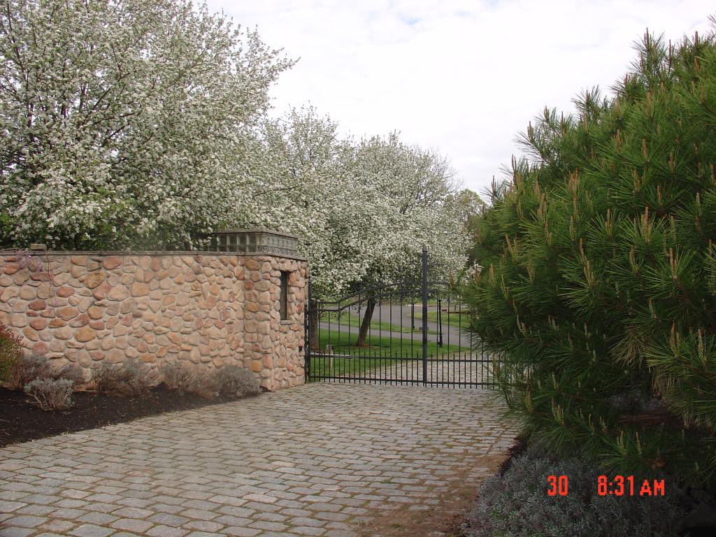 MLS #/Web ID: 2695718