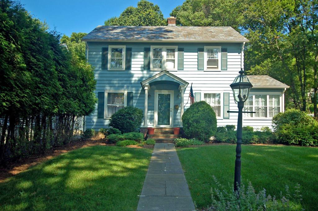 10 COLONIAL RD