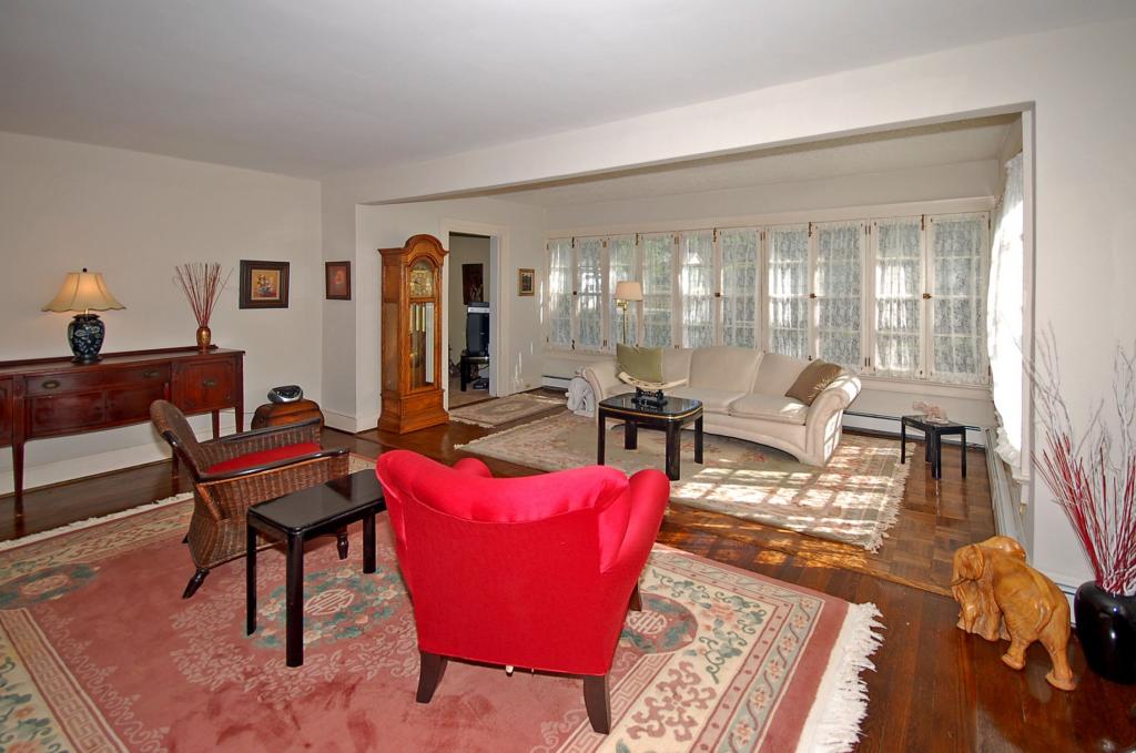 10 COLONIAL RD