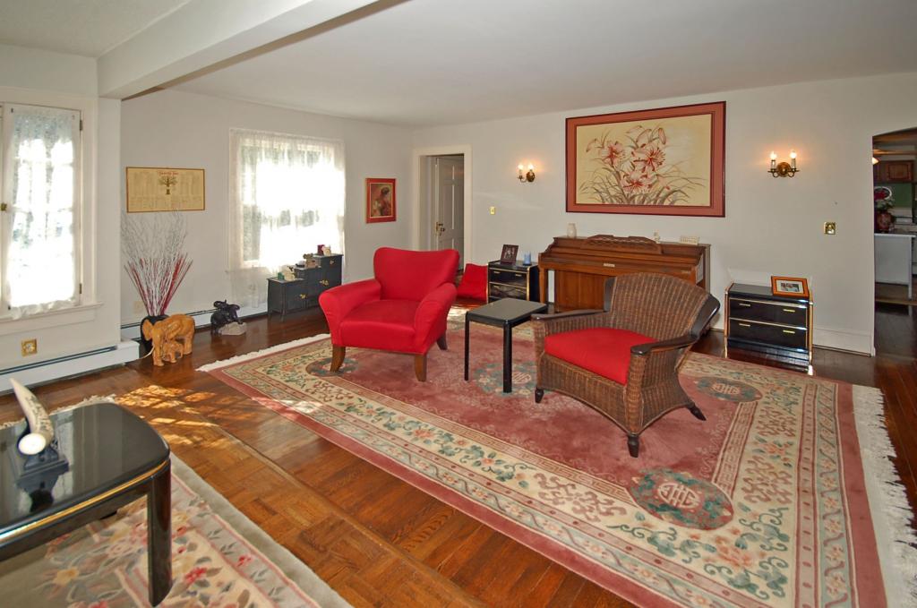 10 COLONIAL RD