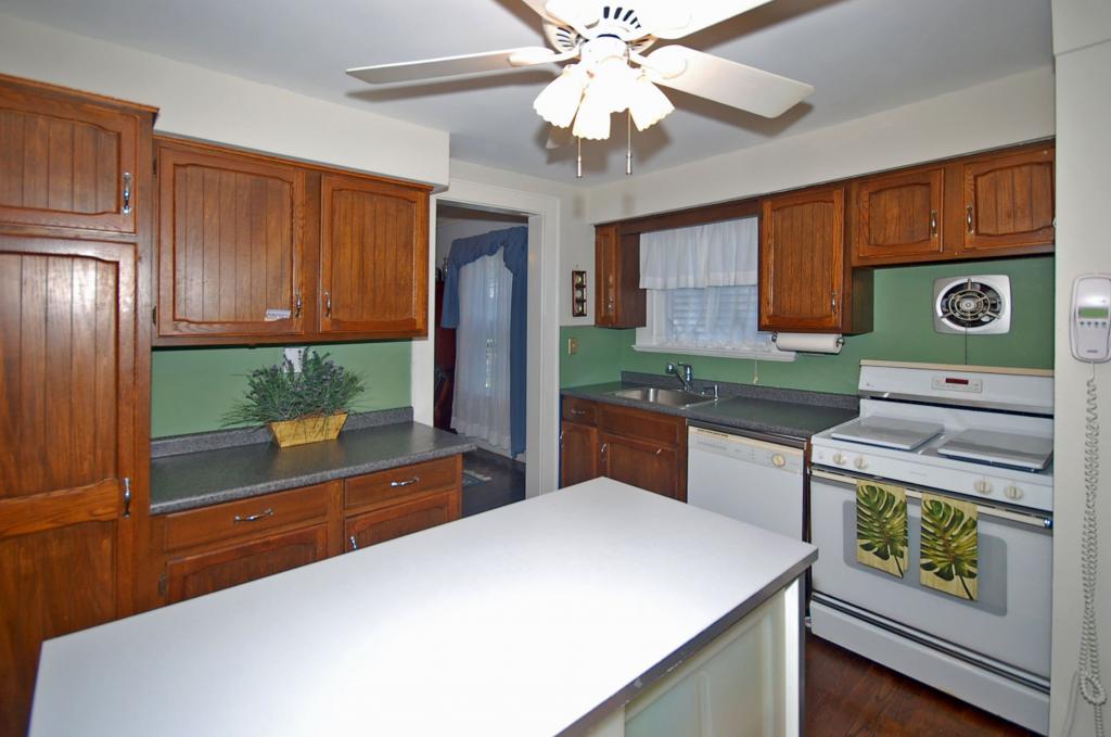 10 COLONIAL RD