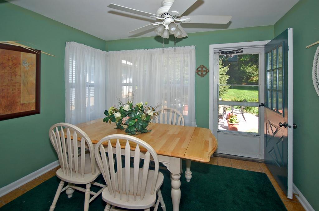 10 COLONIAL RD