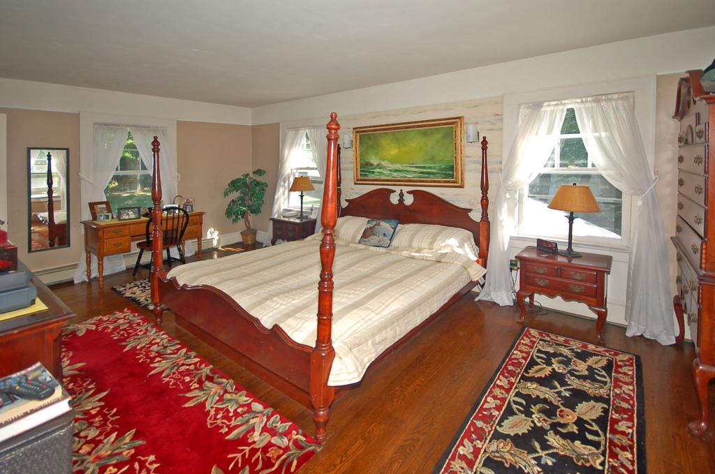 10 COLONIAL RD