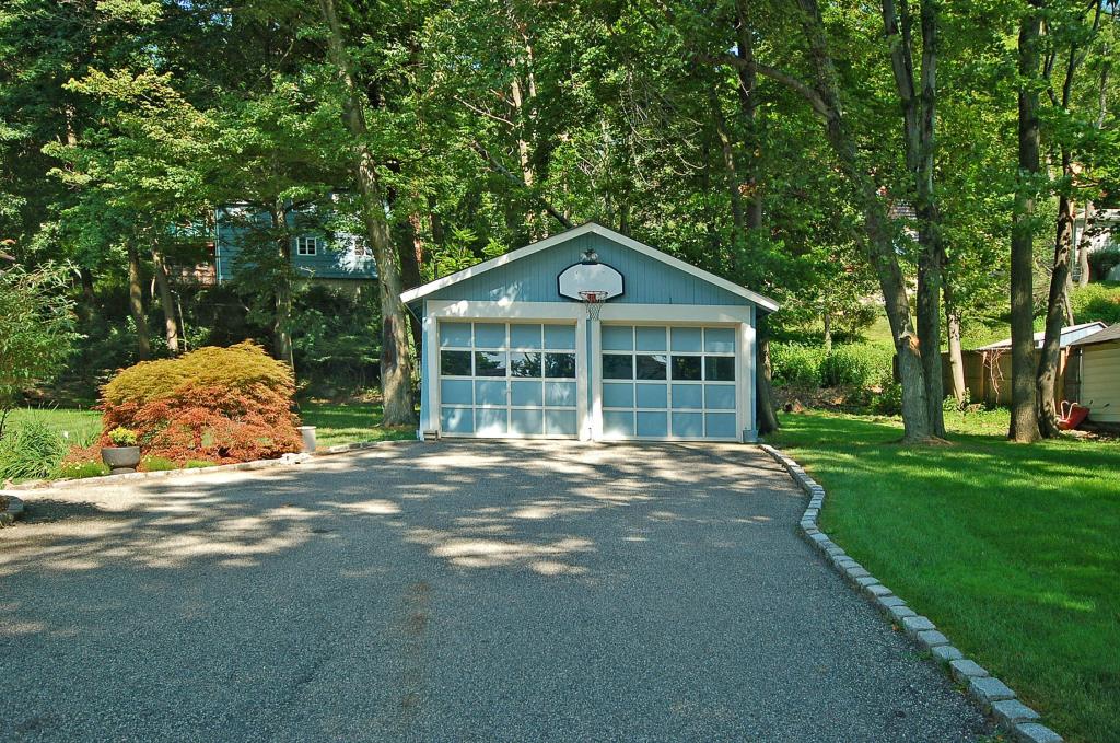 10 COLONIAL RD
