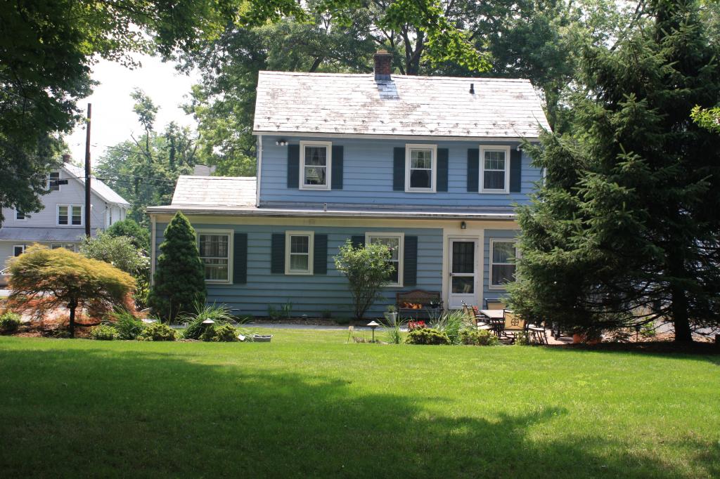 10 COLONIAL RD