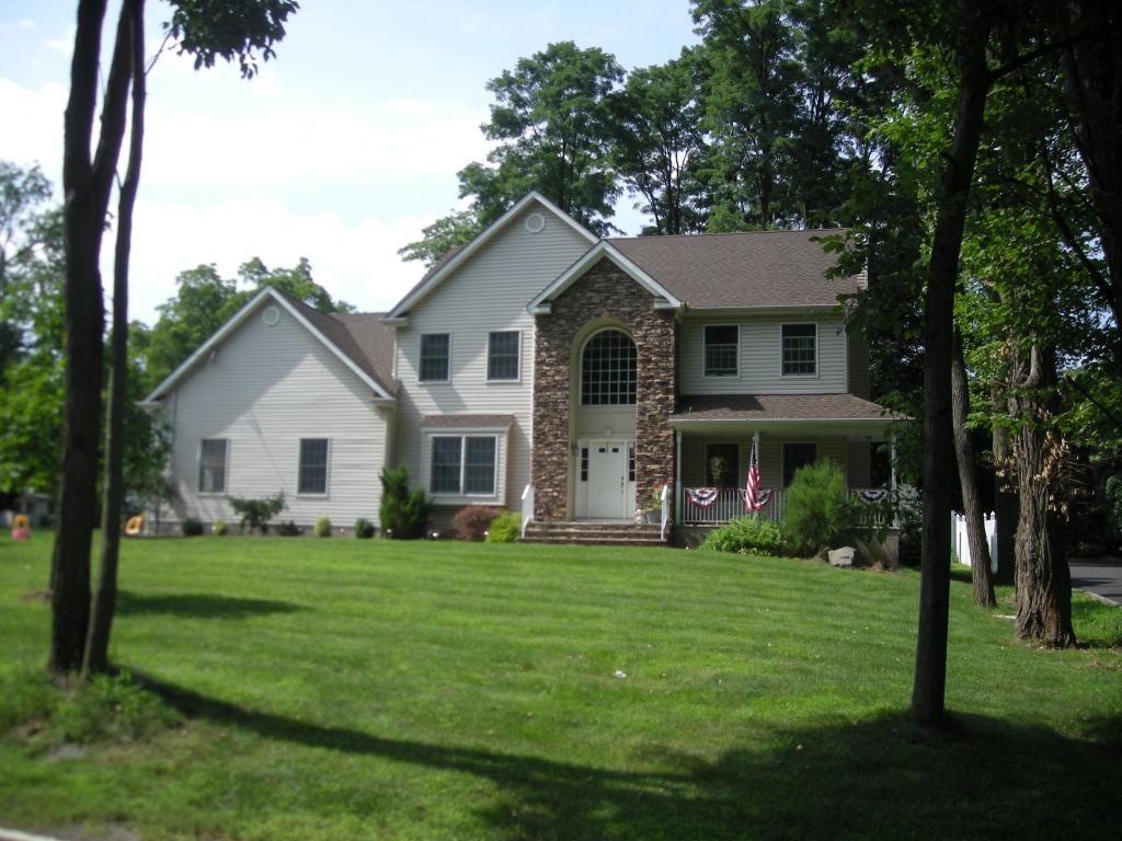 296 GREENBROOK RD