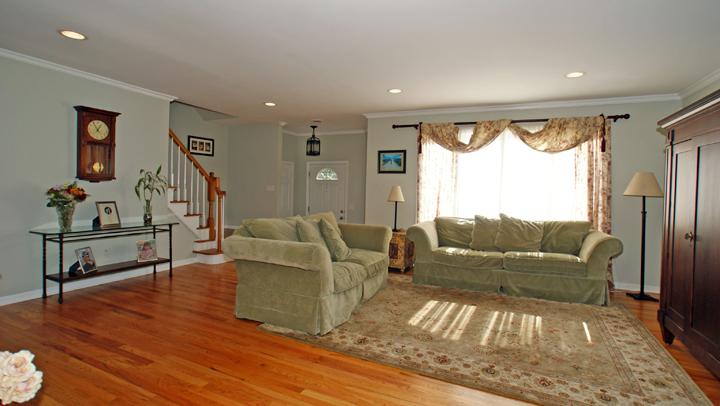 7 VILLAGE GREEN CT