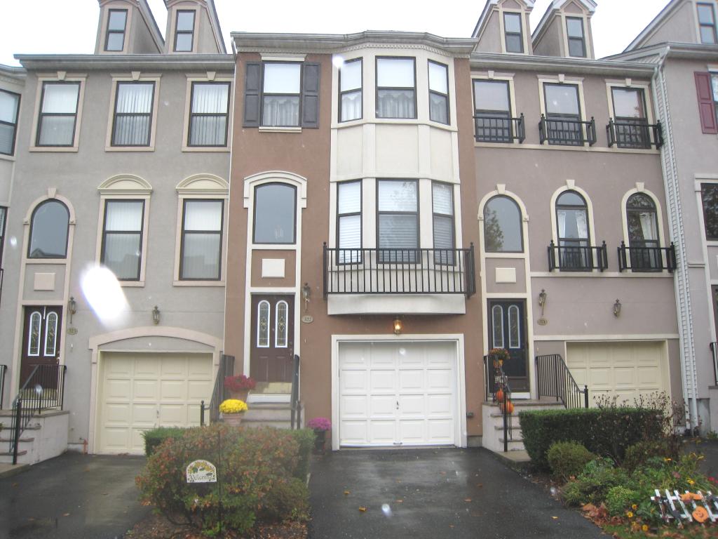 322 WINTHROP DR