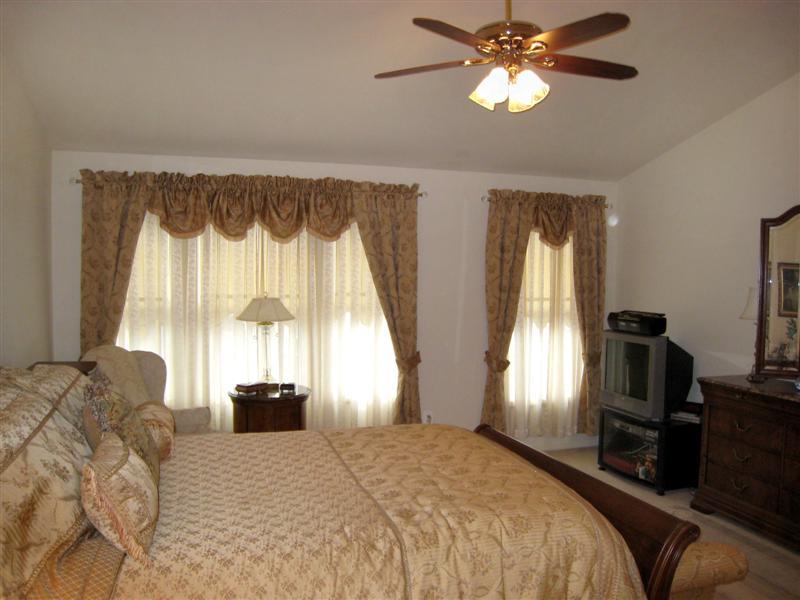 322 WINTHROP DR
