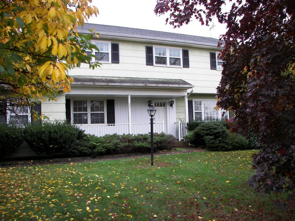 221 TOWNSHIP LINE RD