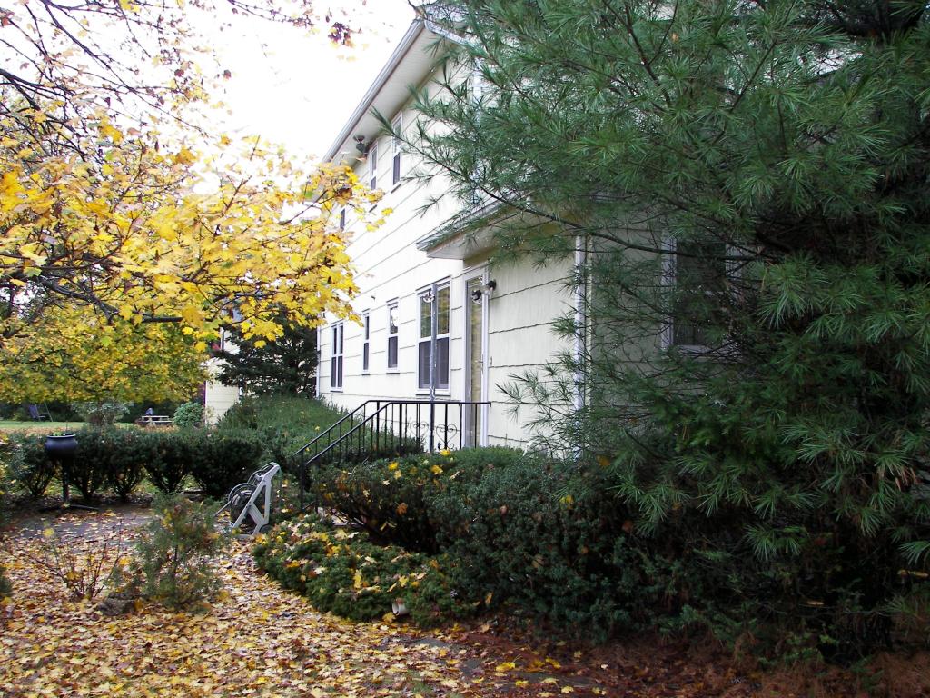 221 TOWNSHIP LINE RD