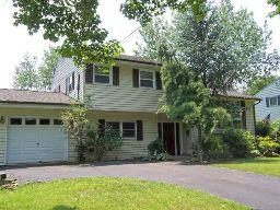 MOVE RIGHT IN. LARGE OPEN ROOMS,UPDATED KIT ,NEW FLOORING OPENS TO FLORIDA RM W/GREAT YARD VIEWS.FR W/GAS FP.4TH BR &amp; BATH PERFECT FOR AU-PAIRE OR INLAW SEP ENTRANCE.LWR LVL FIN W/COAL STV. LOTS OF HOME.NEWER ROOF/CA/CARPETING