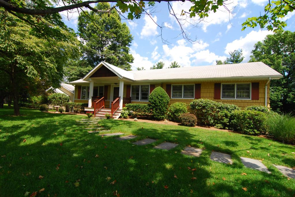 24 Woodcrest Rd