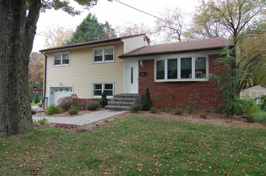 240 DEVON RD