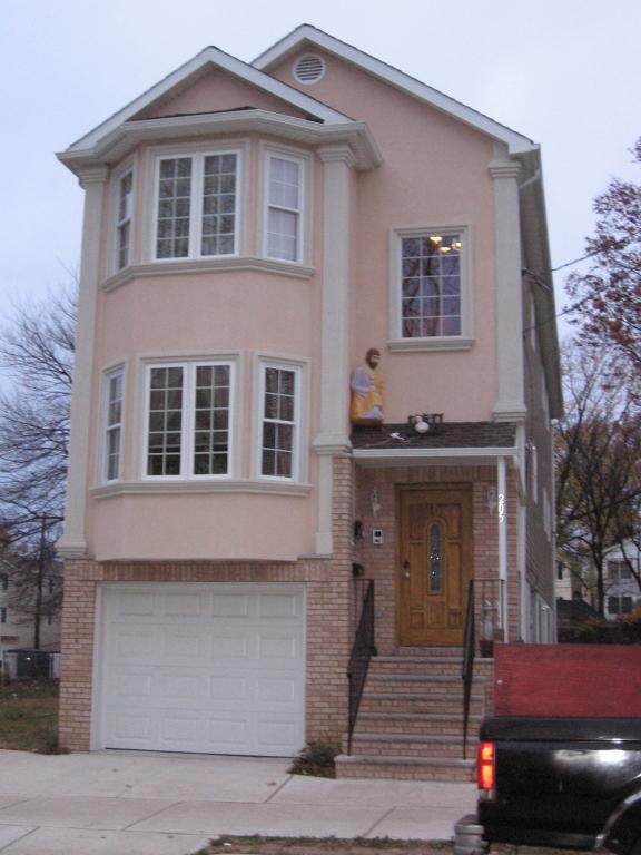 205 HAMILTON AVE